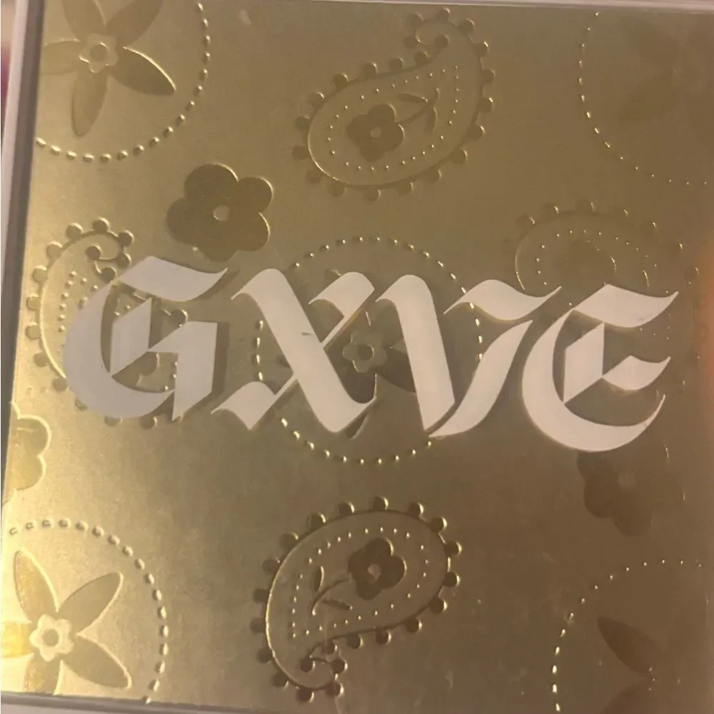 GXVE Gold Embossed Duo Blush compact